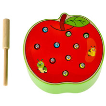 Magnetinis montessori vikšrelių gaudymo žaidimas, medinis obuolys
